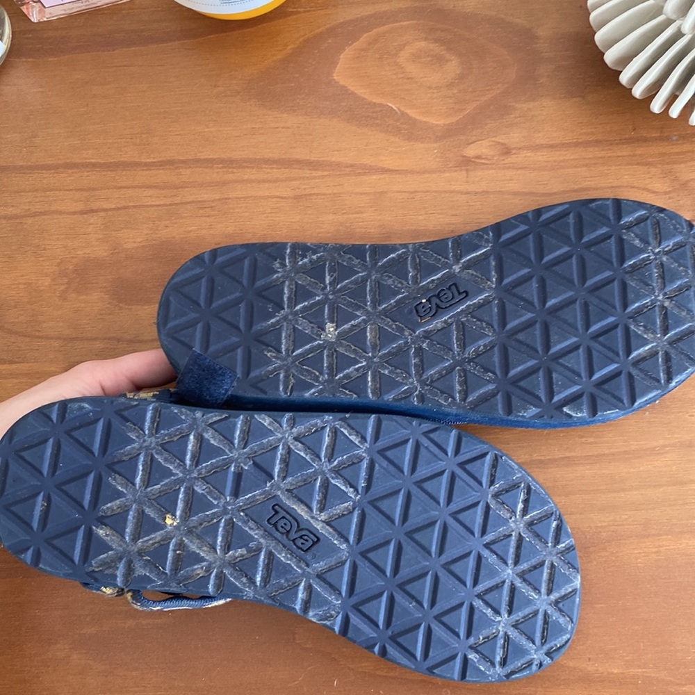 {Teva} used sandals - Picture 3 of 4
